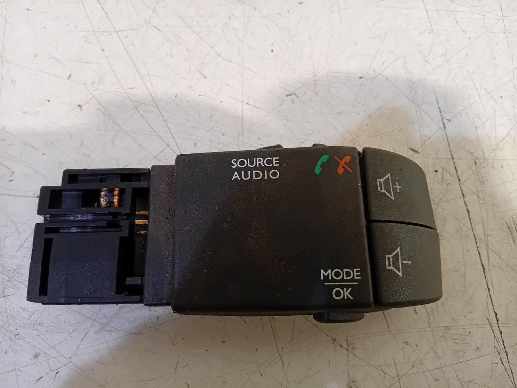 Radio bediening Dacia Dokker, Auto diversen, Autoradio's, Ophalen of Verzenden, Van der Ven Autorecycling B.V., Onderdelen@venauto.nl