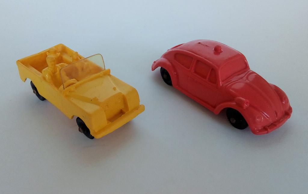 2 stuks Vinyl auto’s, jaren ’60  schaal 1:43 Tomte Laerdal, Ophalen of Verzenden, Gebruikt, Auto, Tomte