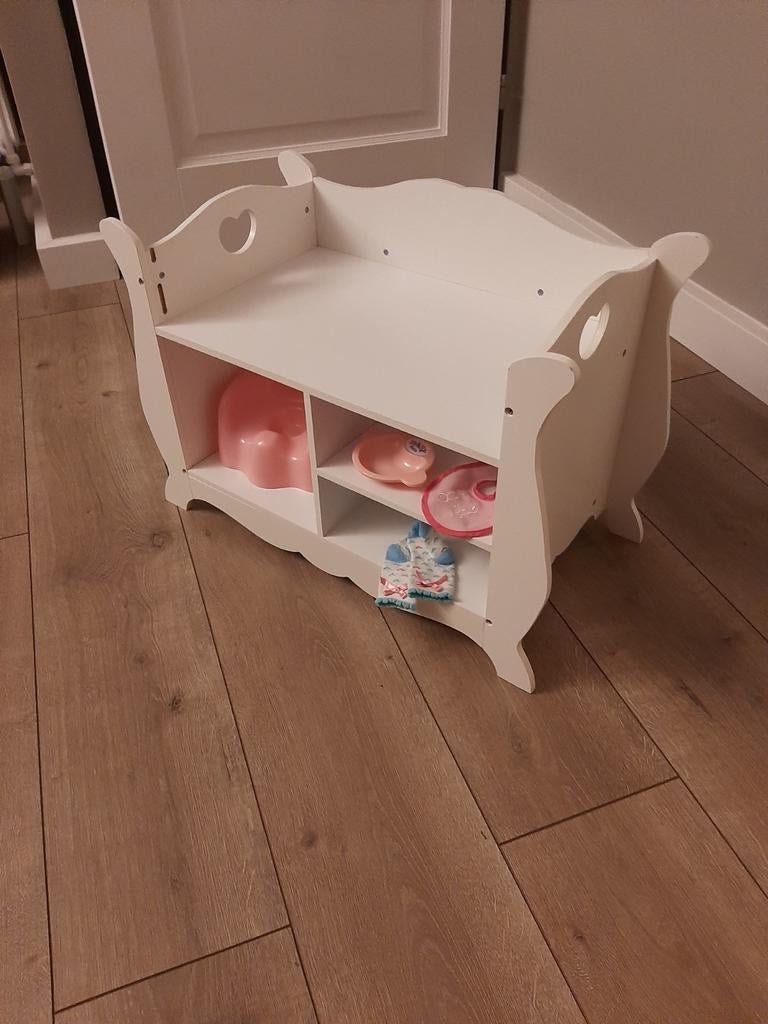 Poppencommode, tevens bedje van te maken., Ophalen