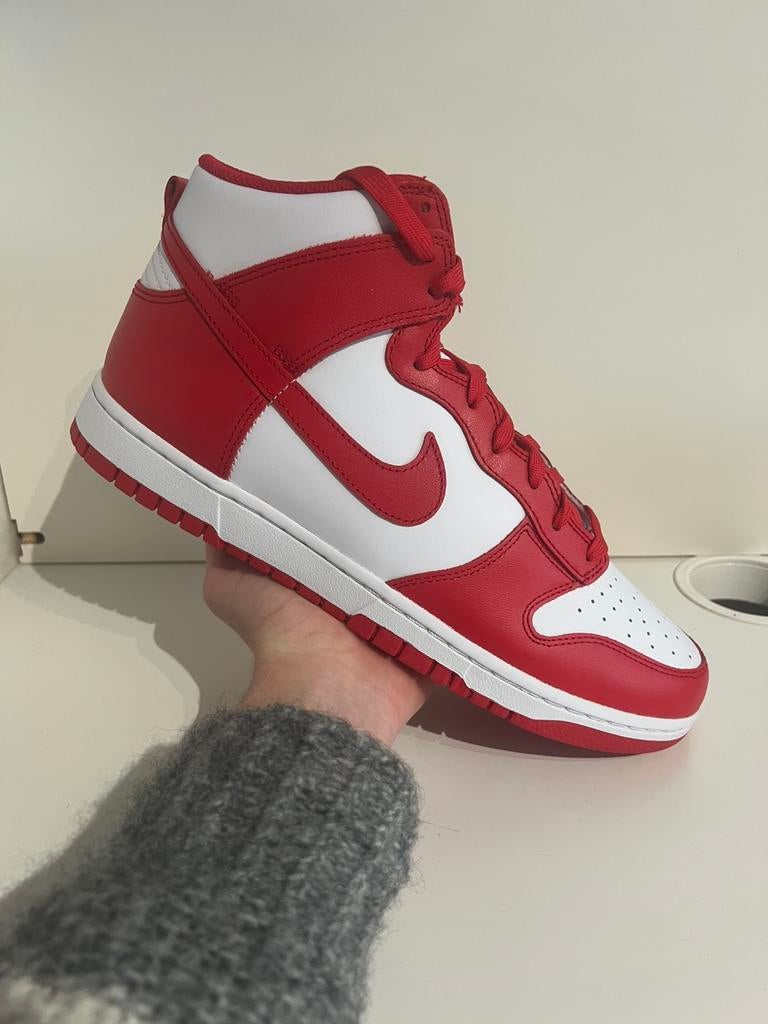Nike Dunk High Championship Red maat 45,5, Kleding | Heren, Schoenen, Overige kleuren, ., Nieuw, Ophalen of Verzenden