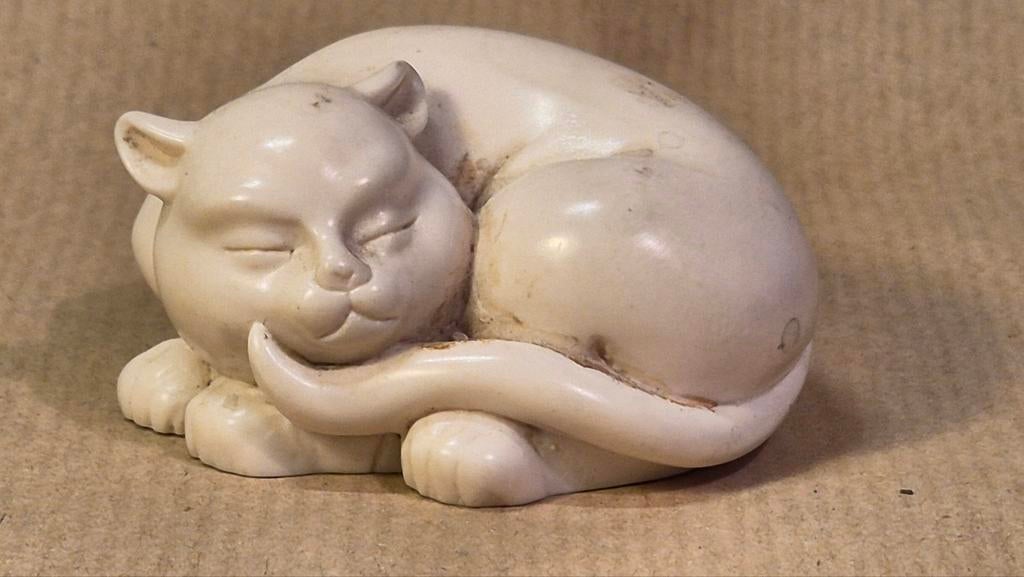 Chinees beeldje slapende kat - kunsthars, Ophalen of Verzenden