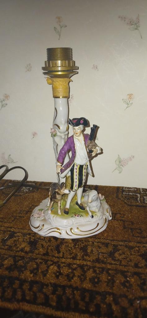 Antieke porseleinen tafellampvoet € 50,00, Ophalen