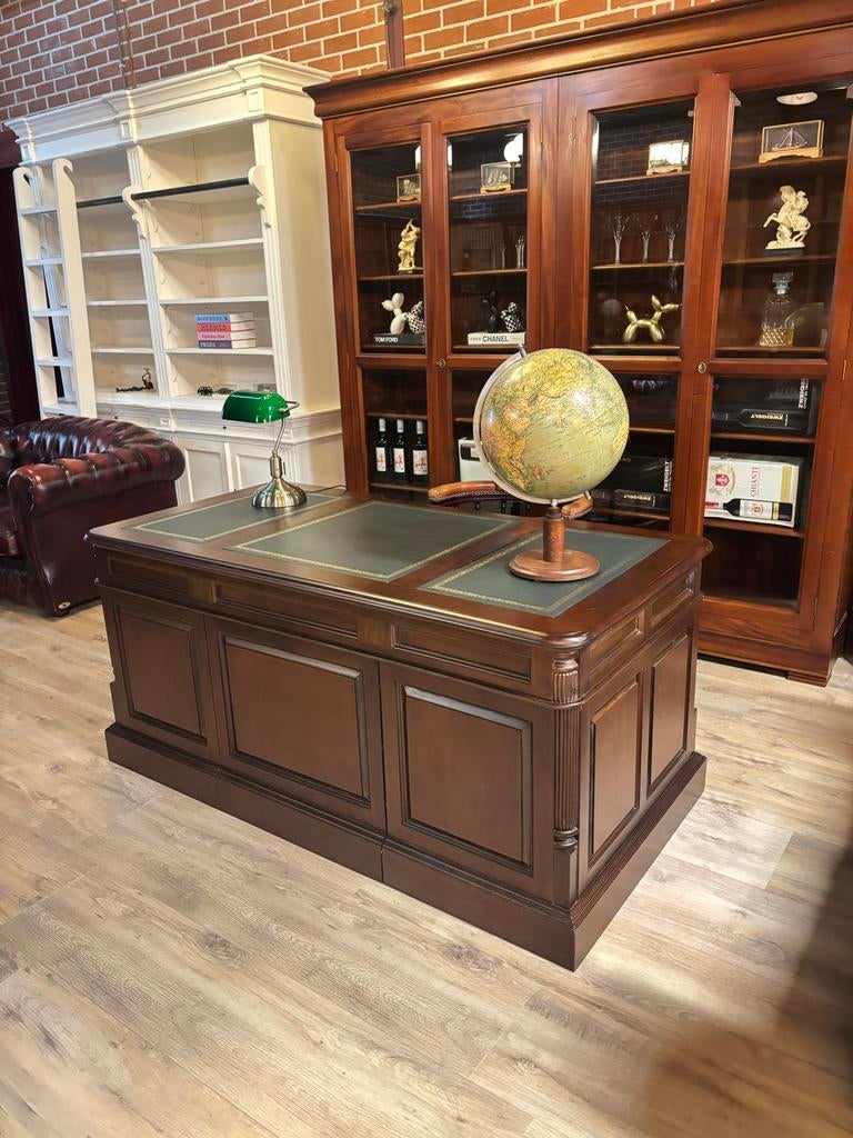 Engels bureau mahoniehout groen leer gouden bies, Huis en Inrichting, Bureaus, Ophalen, Info@chesterfieldjunkie.nl, Gosem engelsstraat 7