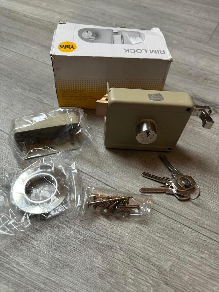 Yale slot, 3 sleutels, links, 635-50-1, Ophalen, Zo goed als nieuw, Slot