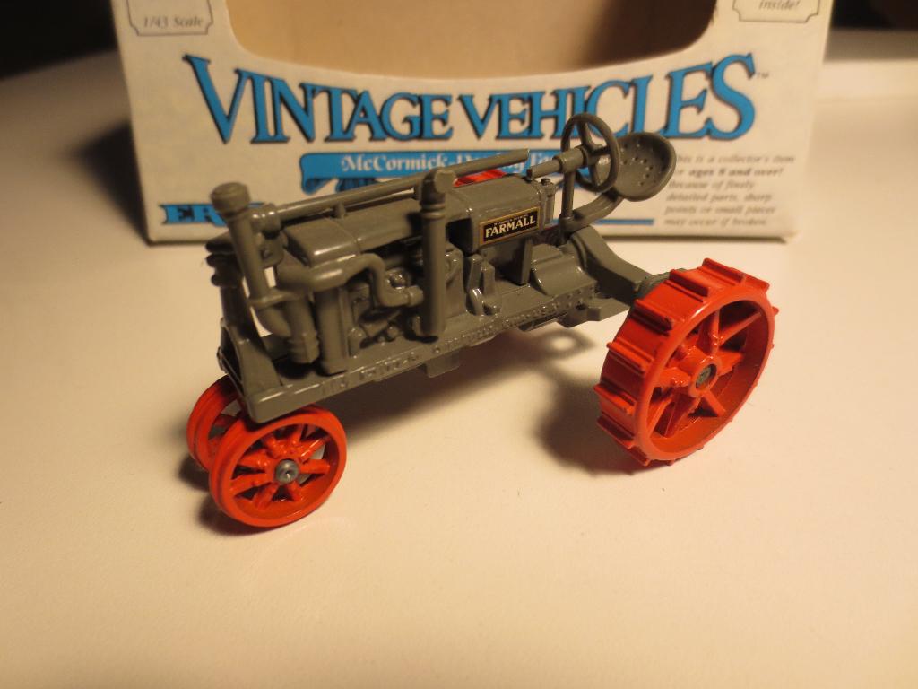 McCormick-Deering Farmall Ertl Vintage, Ophalen of Verzenden, Nieuw, Tractor of Landbouw, Overige merken