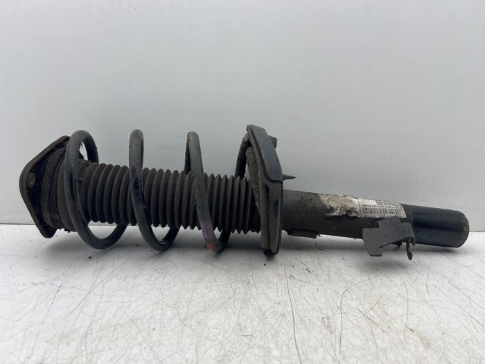 Schokdemper links-voor van een Volvo V40, Gebruikt, -, -, Ophalen of Verzenden