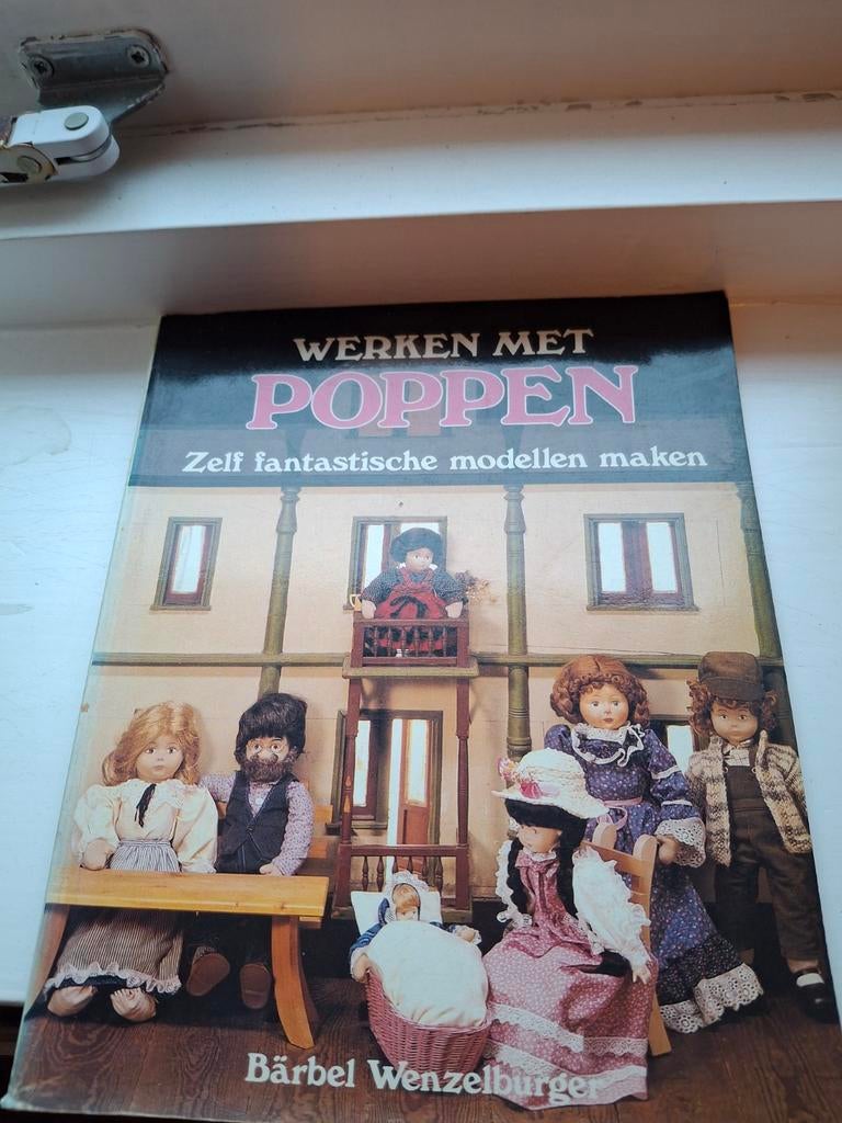 Werken met Poppen - Barbel Wenselburger, Boeken, Ophalen of Verzenden, Gelezen, Poppen maken, Barbel Wenselburger