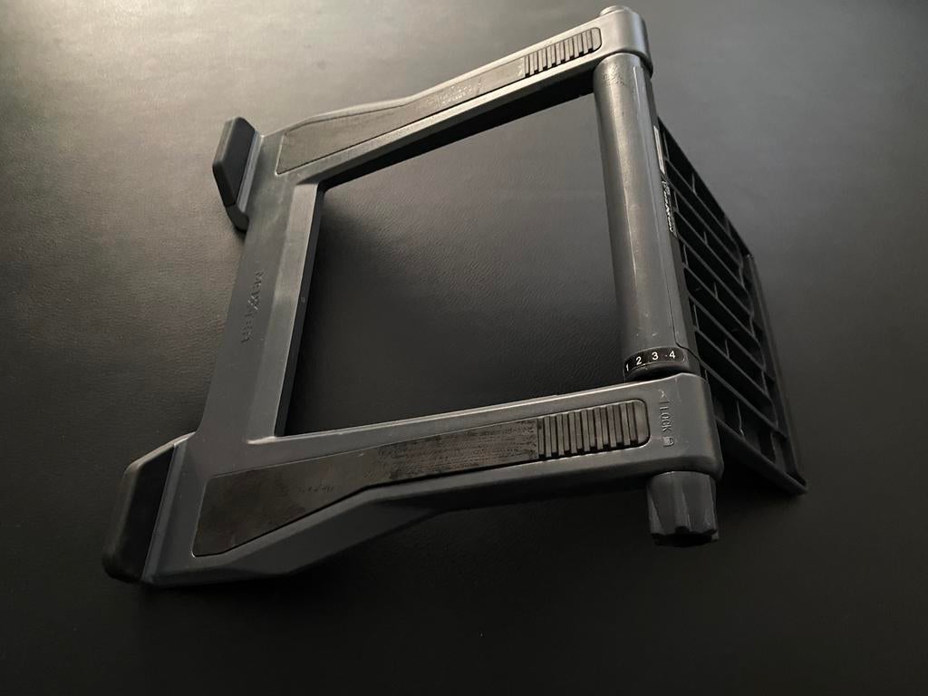 Laptophouder, super sterk en stabiel, Ophalen of Verzenden, Zo goed als nieuw