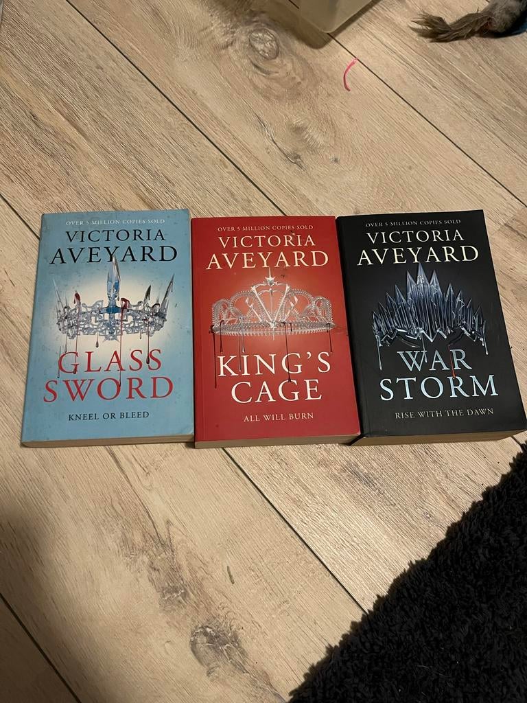Victoria Aveyard Red Queen Serie - 3 Boeken, Ophalen of Verzenden, Zo goed als nieuw