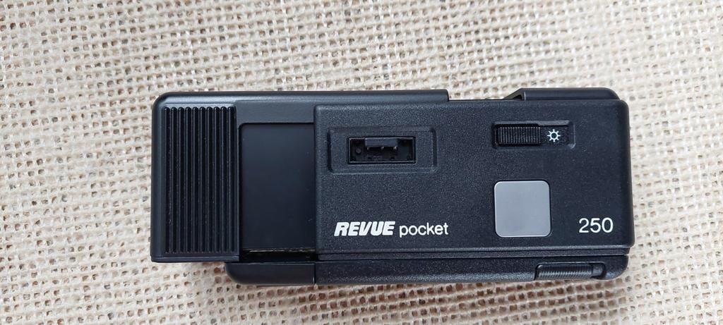 Revue pocket 250 camera, jaren 70, Audio, Tv en Foto, Fotocamera's Analoog, Ophalen of Verzenden, Compact, Overige Merken