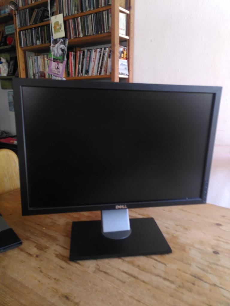 Dell monitor (22 inch) met verstelbare console, Computers en Software, Monitoren, Ophalen, HDMI, In hoogte verstelbaar, Onbekend