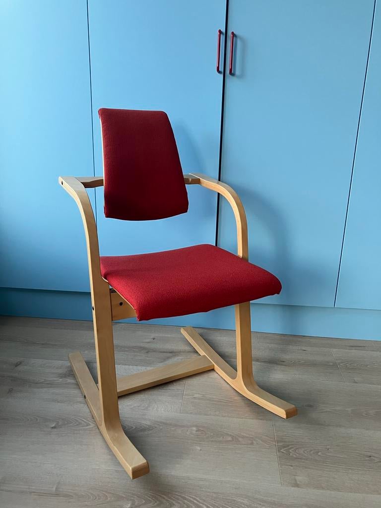 Peter Opsvik Stokke Actulum Ergonomische Schommelstoel Rood, Huis en Inrichting, Stoelen, Zo goed als nieuw, Eén, Hout, Rood, Ophalen