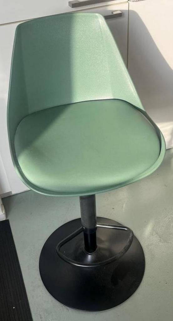 Leen bakker bar kruk barkruk sendra groen olijfgroen 60-90h, In hoogte verstelbaar, 60 tot 90 cm, Ophalen of Verzenden, Zo goed als nieuw