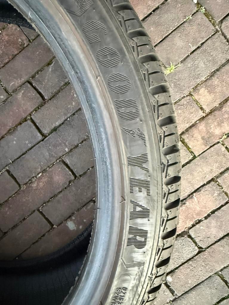 2 x Goodyear ultragrip 8 225/40r18 6,5mm, Ophalen