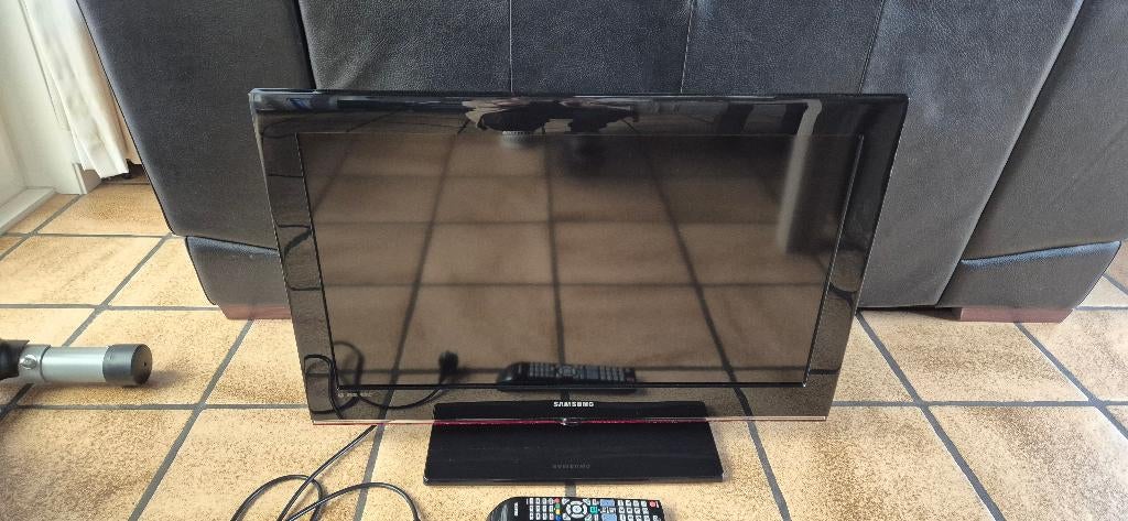 Samsung LCD tv 32 inch + eventueel Tv kastje, Audio, Tv en Foto, Televisies, Ophalen, 50 Hz, LCD, 80 tot 100 cm
