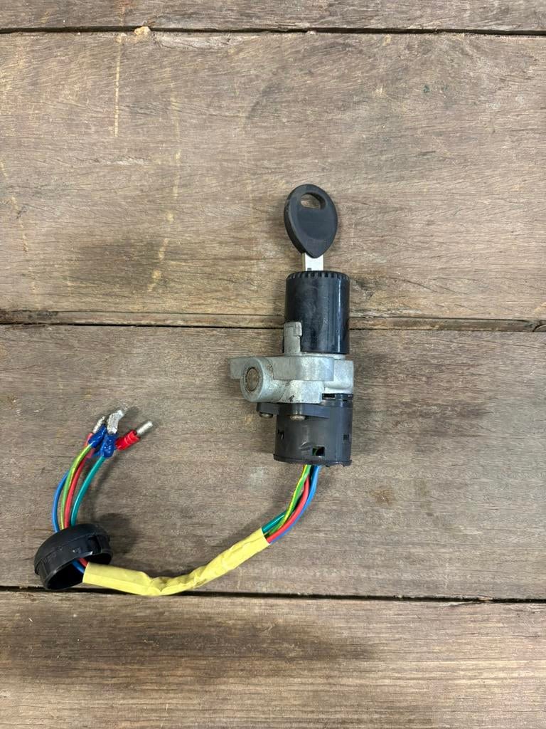 Derbi contact slot, Ophalen of Verzenden