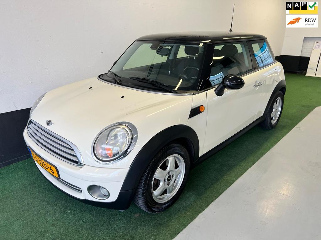 Mini 1.6 16V Cooper 2009 Wit, Auto's, Mini, Voorwielaandrijving, 4 cilinders, 4 stoelen, Origineel Nederlands