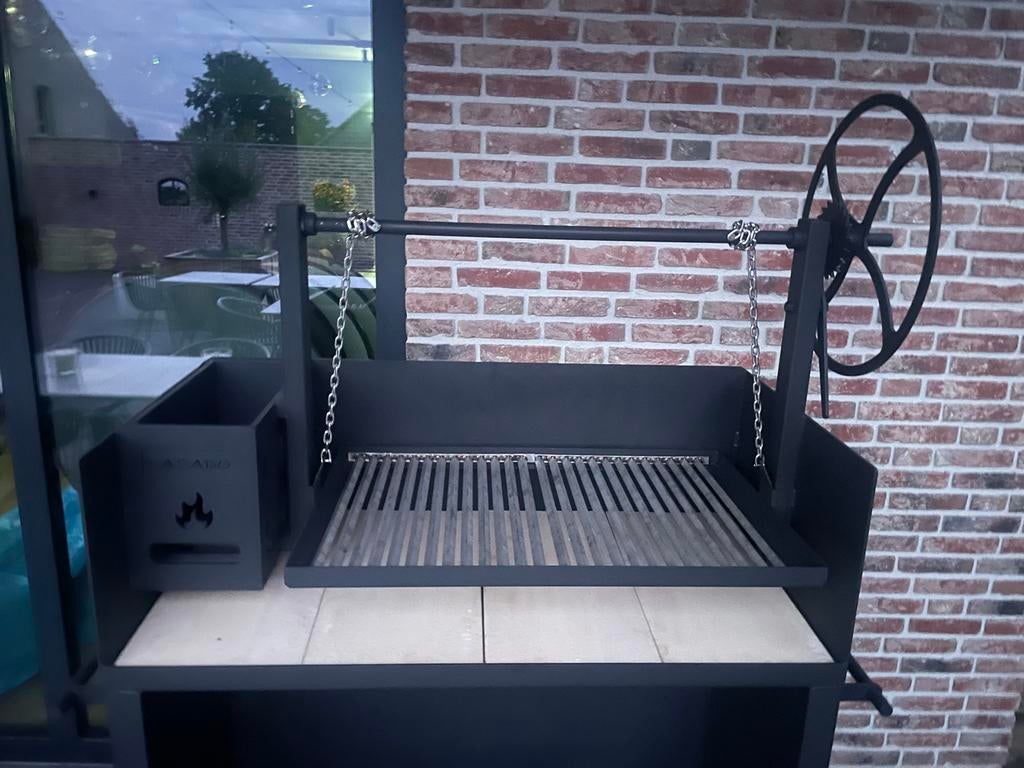 Professionele Argentijnse BBQ Grill met Vuurkorf, Tuin en Terras, Houtskoolbarbecues, Ophalen, Nieuw, Met accessoires