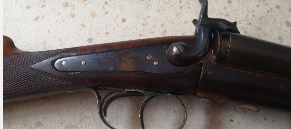 Antiek dubbelloops penvuur geweer, Ophalen