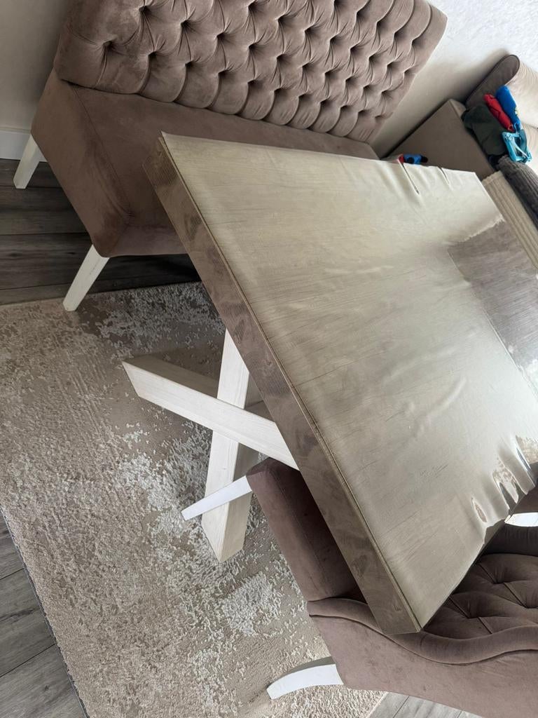 Eettafel en stoelen, Ophalen