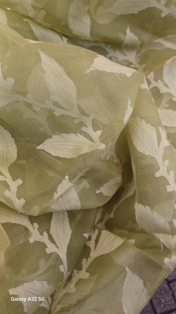 Zijde frisgroen ausbrennee stof met bladmotief, Hobby en Vrije tijd, Stoffen en Lappen, 120 cm of meer, Ophalen of Verzenden, Satijn of Zijde