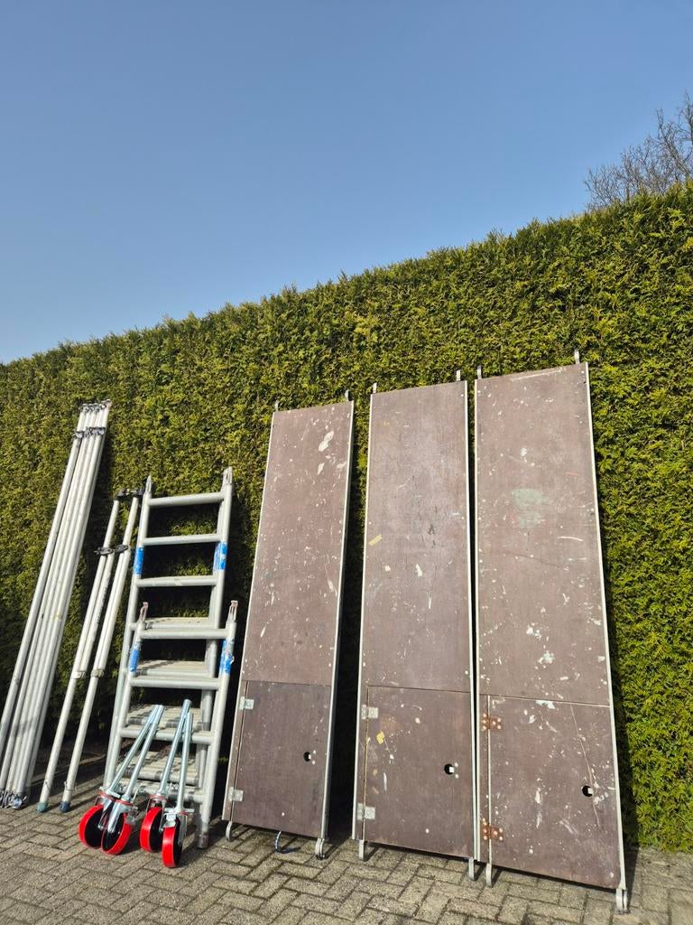 Aluminium smal rolsteiger asc werkhoogte 8.20, Ophalen of Verzenden, Gebruikt, Rolsteiger of Kamersteiger, 5 meter of hoger