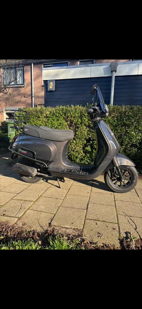 Gts Toscana uit 2022 ( geel kenteken), Fietsen en Brommers, Scooters | Overige merken, Ophalen, Gebruikt, Benzine