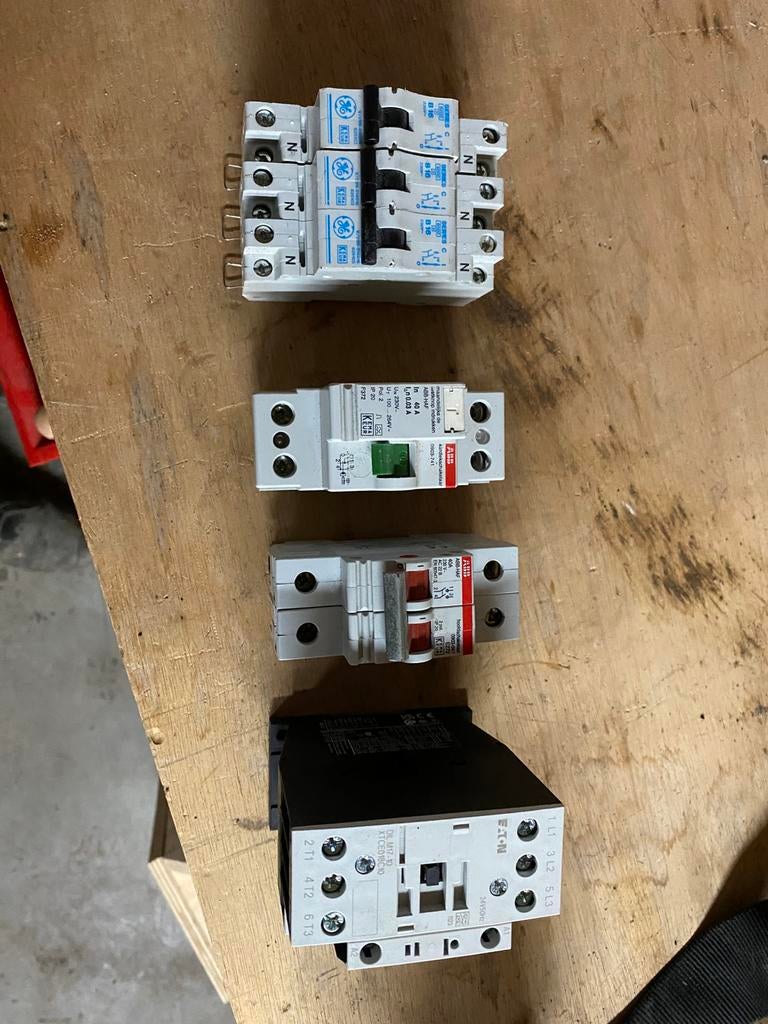 Installatieautomaat aardlekschakelaar meterkast, Ophalen, Zo goed als nieuw