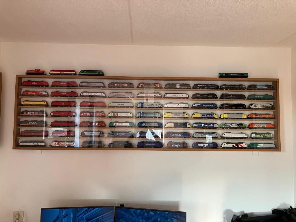 wandvitrine modeltreinen modelauto's, Ophalen, Glas, Zo goed als nieuw, 200 cm of meer