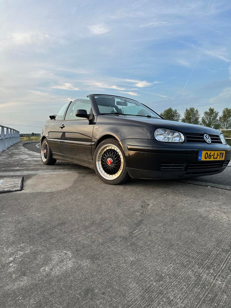 Volkswagen Golf 2.0 Cabriolet 85KW 2000 Zwart, Voorwielaandrijving, 4 cilinders, 4 stoelen, Zwart
