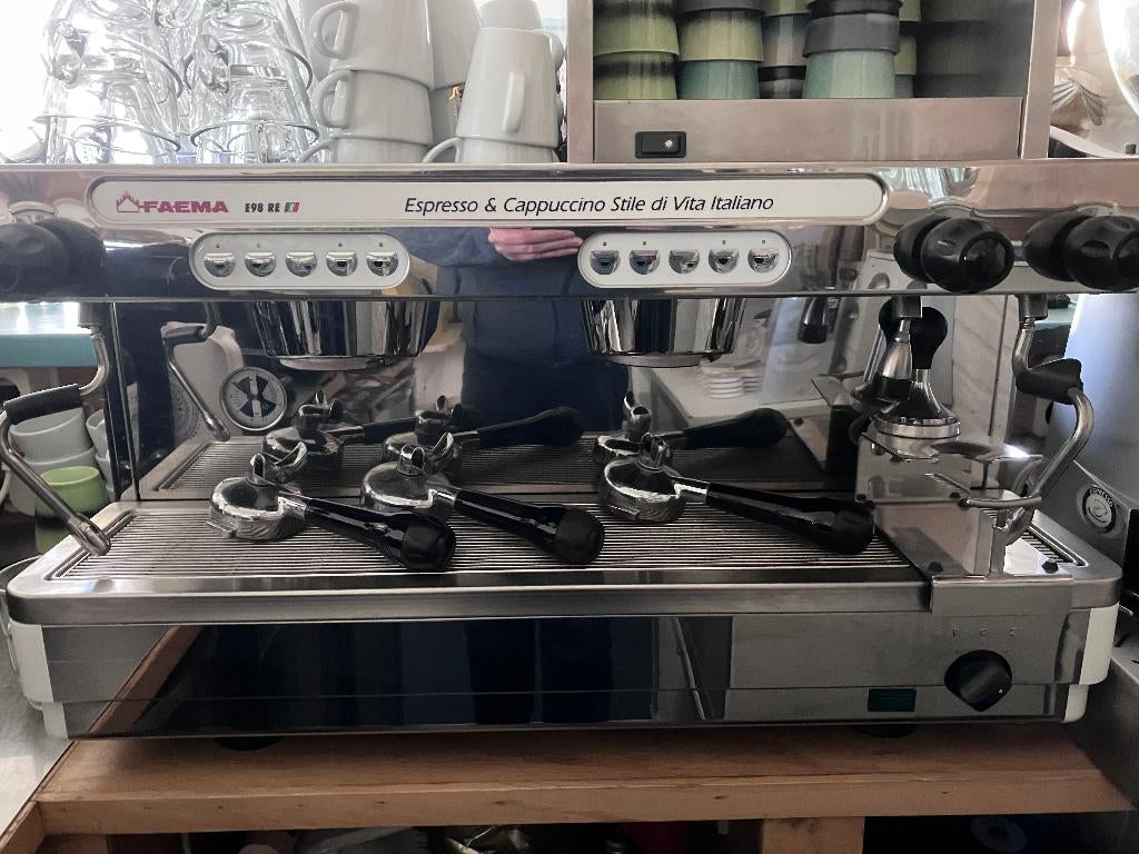 T.E.A.B  Faema E98 Espresso machine, Gebruikt, Espresso apparaat, 10 kopjes of meer, Koffiebonen