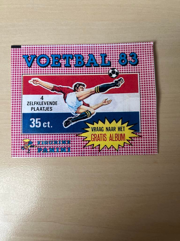 Gesloten zakje Panini Voetbal 83 - Kans op Van Basten!, Verzamelen, Stickers, Zo goed als nieuw, Sport, Ophalen of Verzenden