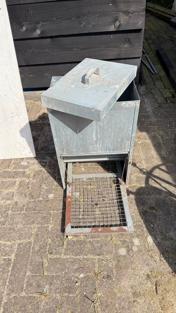 Trapbak pluimvee, Dieren en Toebehoren, Pluimvee | Toebehoren, Ophalen of Verzenden, Gebruikt, Drinken en Voederen