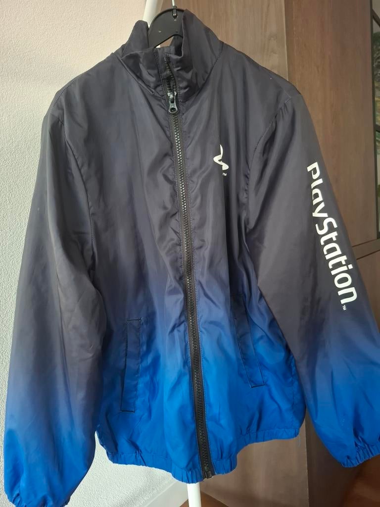 H&M zomerjas maat 140 - Blauw/Zwart met PlayStation logo, Gebruikt, H&M, Ophalen of Verzenden, Jongen