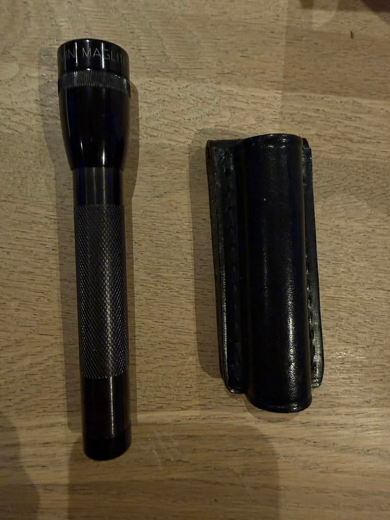 Mini Maglite AA met leren riem houder., Ophalen of Verzenden, Zo goed als nieuw, Batterij