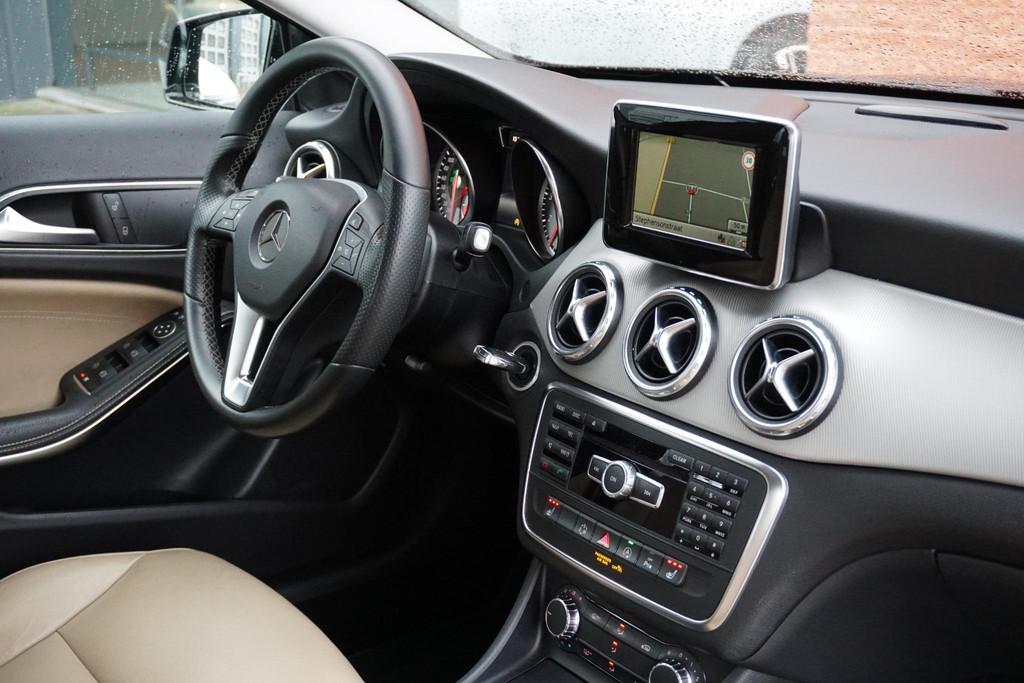 Mercedes-Benz GLA-klasse 180 Ambition + STOELVERWARMING / LE, Gebruikt, 4 cilinders, 715 kg, 1595 cc