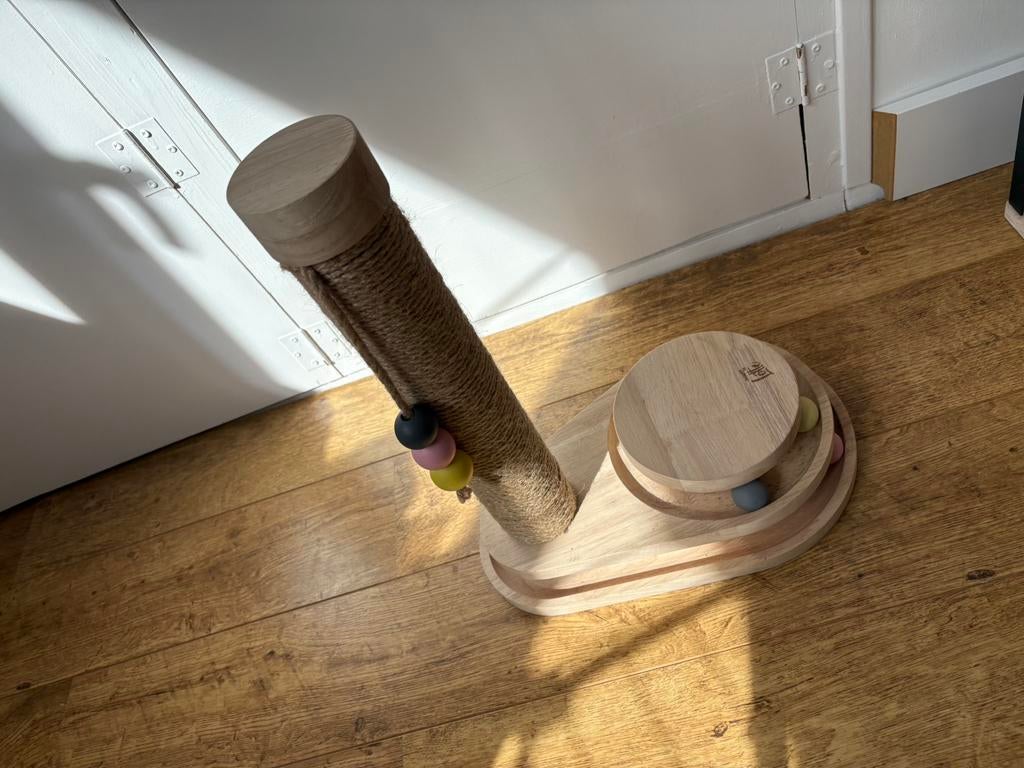 Designed by Lotte Design krabpaal, Ophalen of Verzenden, Zo goed als nieuw