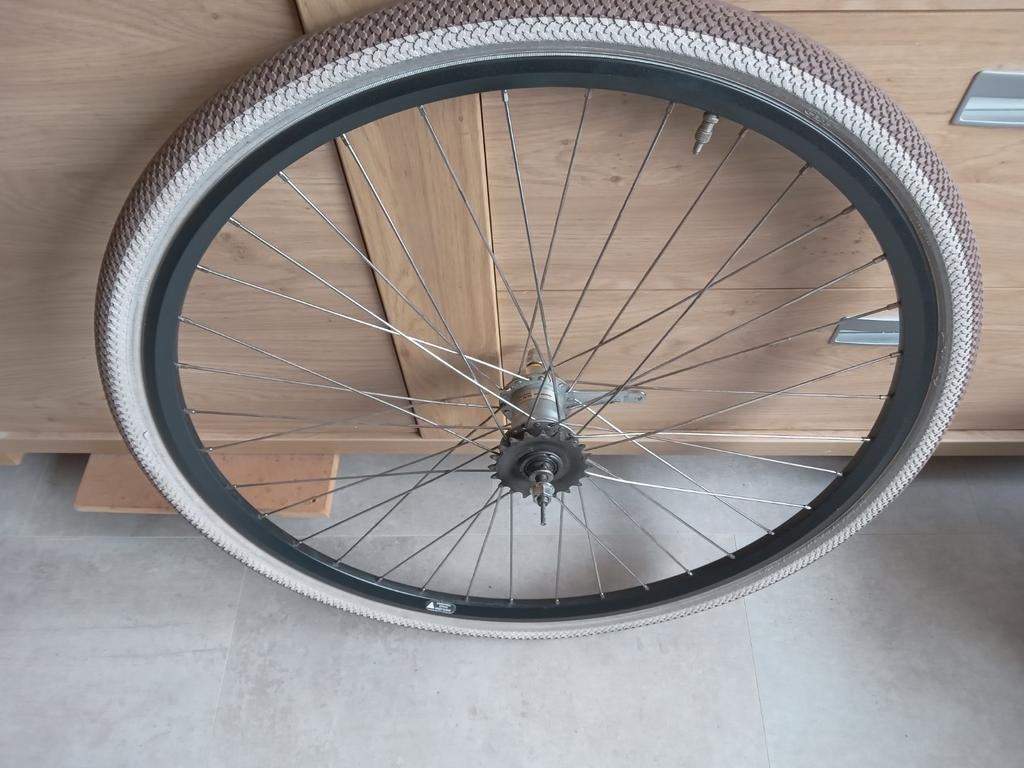 Cortina U4 shimano nexus 3 achterwiel, Ophalen, Wiel