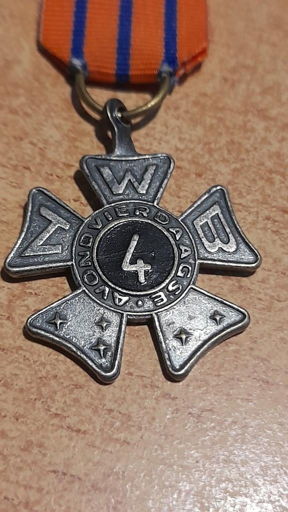 Vierdaagse medaille met lint, Verzenden