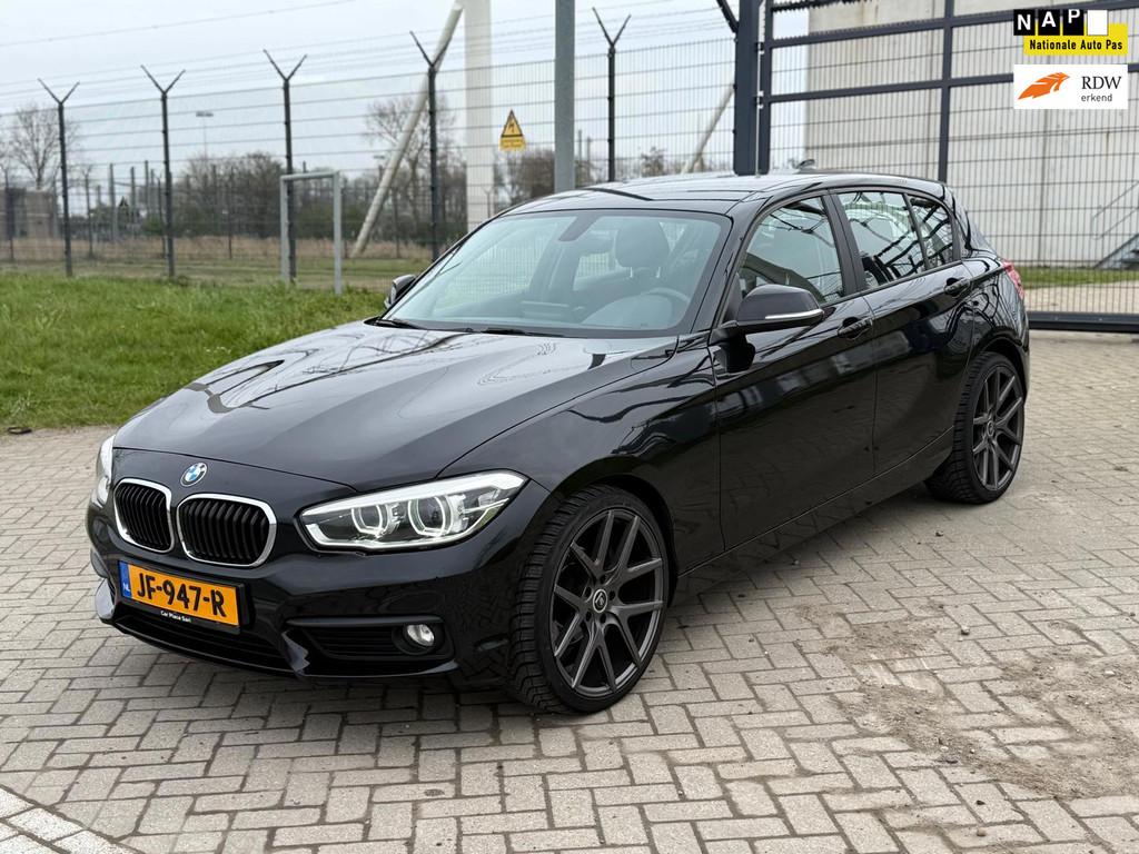 BMW 1-serie 118i facelift - Bi xenon led / NAP / APK !, Auto's, BMW, 1-Serie, Lichtsensor, Zwart, Origineel Nederlands
