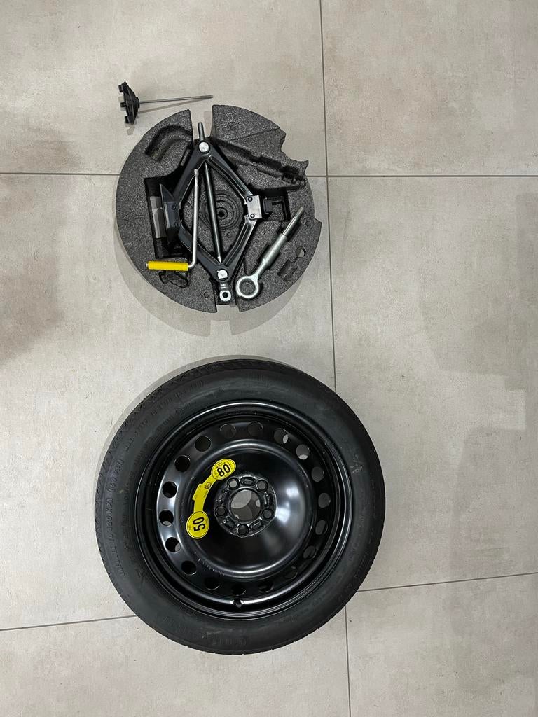 Volvo thuiskomer met krik, Auto diversen, Auto-accessoires, Ophalen, Gebruikt