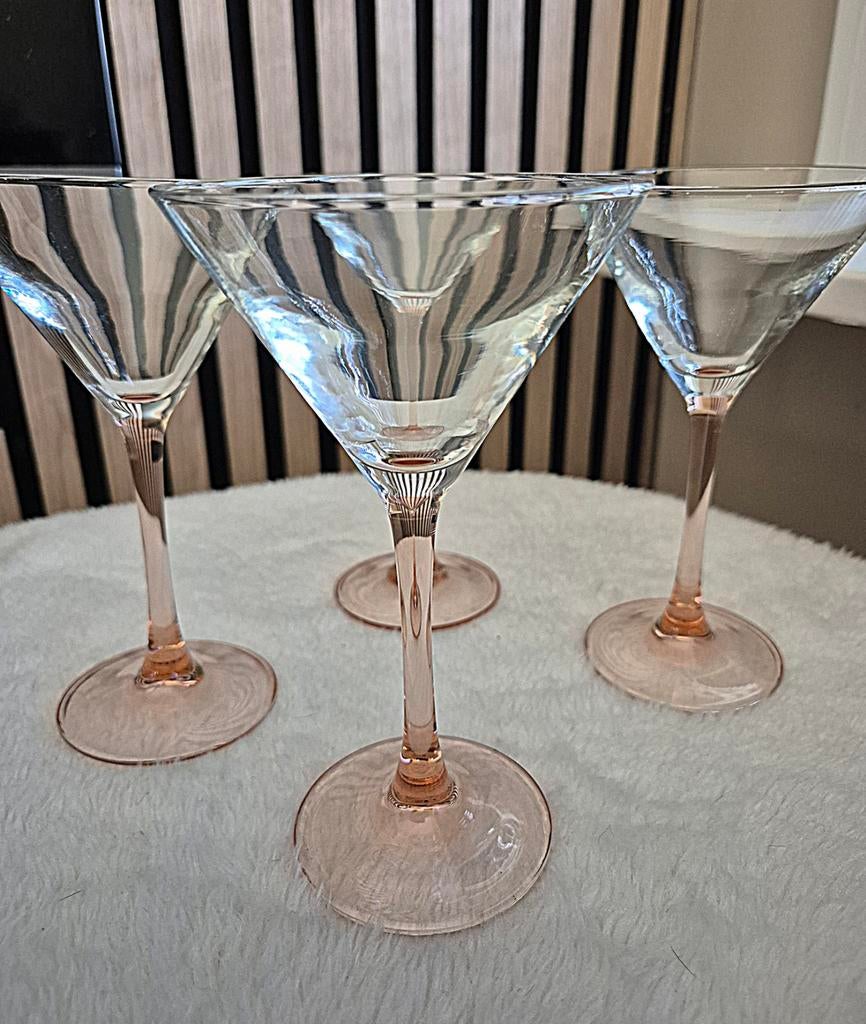 4 Luminarc Cocktail / Martini glazen op roze voet, Ophalen of Verzenden, Zo goed als nieuw, Overige typen