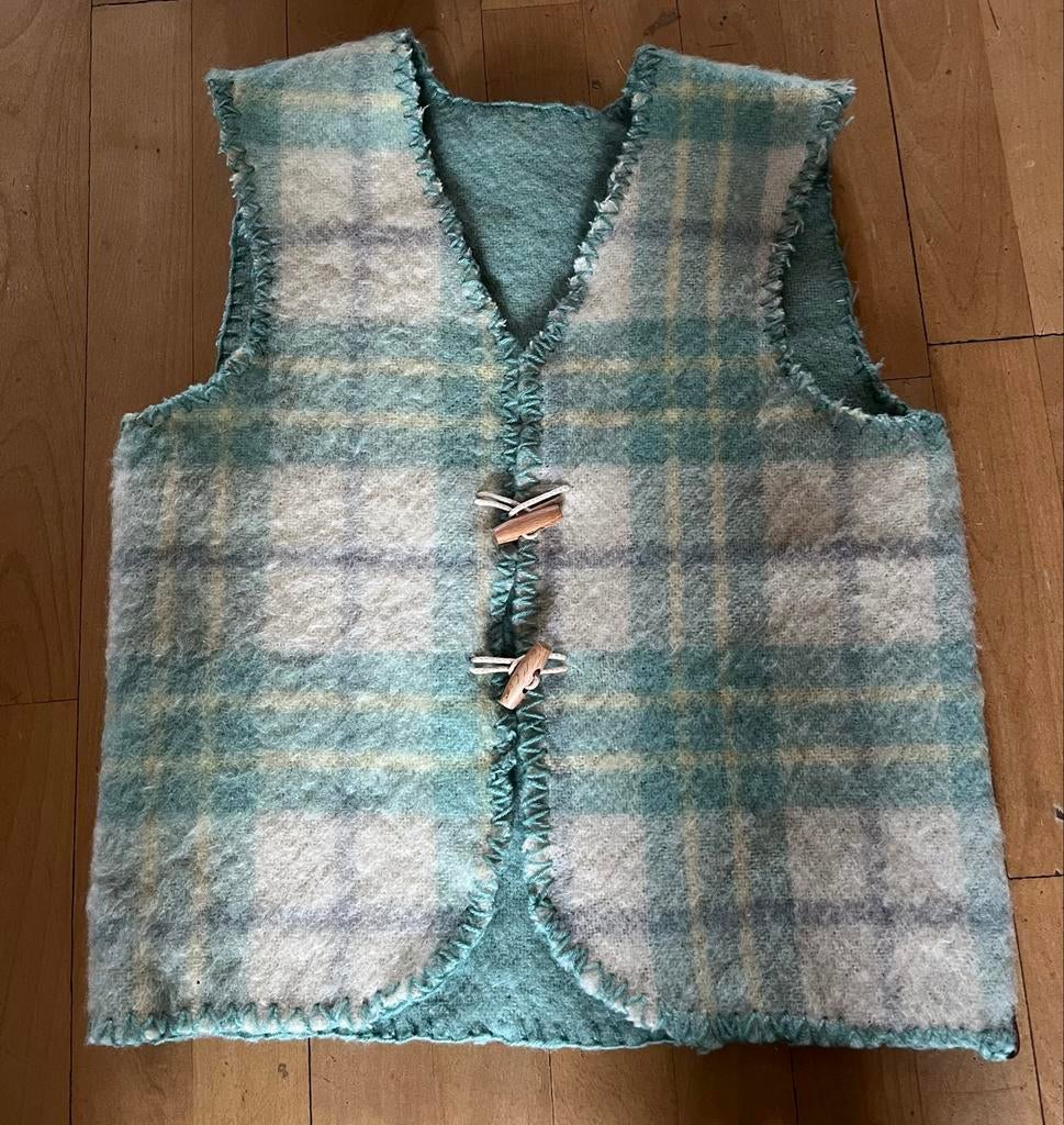 Vintage wollen Geruite bodywarmer houtje-touwtje sluiting, Kleding | Dames, Ophalen of Verzenden, Gedragen, Maat 38/40 (M), Blauw