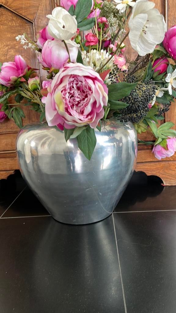 Grote vaas aluminium, Huis en Inrichting, Woonaccessoires | Vazen, Overige materialen, Overige kleuren, Ophalen of Verzenden, Zo goed als nieuw