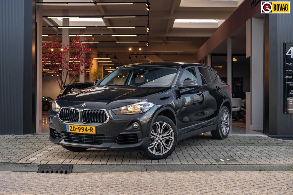 BMW X2 sDrive18i Automaat |Navigatie full map |Cruise contro, Gebruikt, Zwart, 3 cilinders, 1390 kg