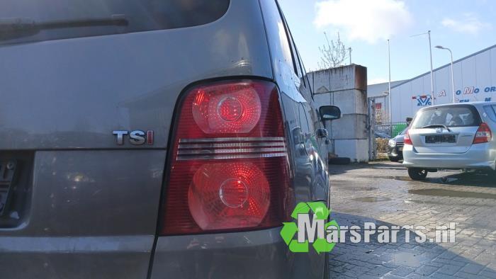 Achterlicht rechts van een Volkswagen Touran, Gebruikt, -, Volkswagen, -