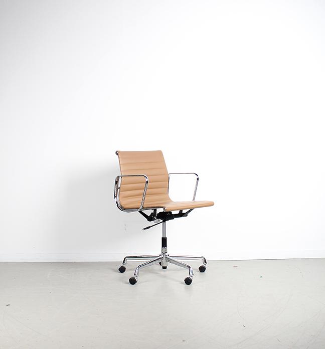 5x Vitra Eames EA 117 Bureaustoel Camel Leer – Aluminium, Niet ingevuld, Niet ingevuld, Ophalen of Verzenden, Zo goed als nieuw