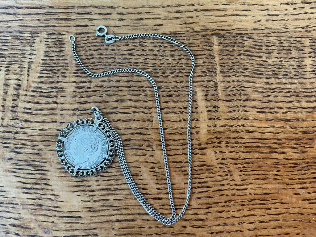 Zilveren ketting met hanger halve gulden Wilhelmina 1930, Ophalen of Verzenden, Gebruikt, Zilver, Met hanger