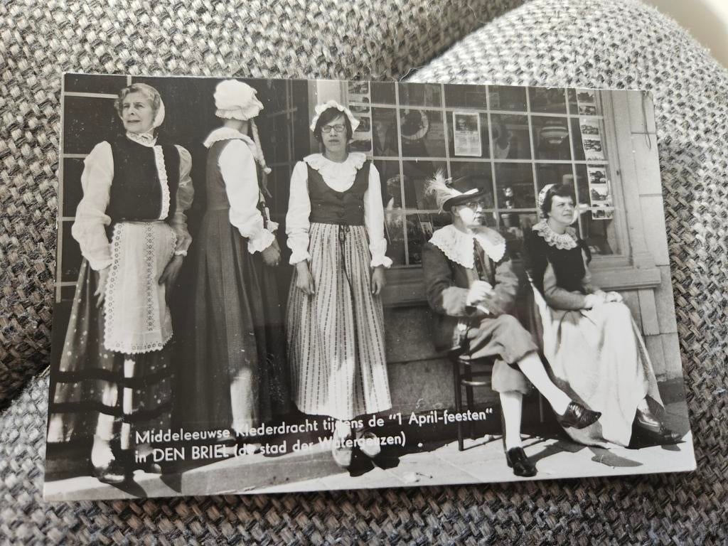 Brielle 1 April-feesten, Middelleeuwse kleding, Ophalen of Verzenden, 1940 tot 1960, Gelopen, Zuid-Holland