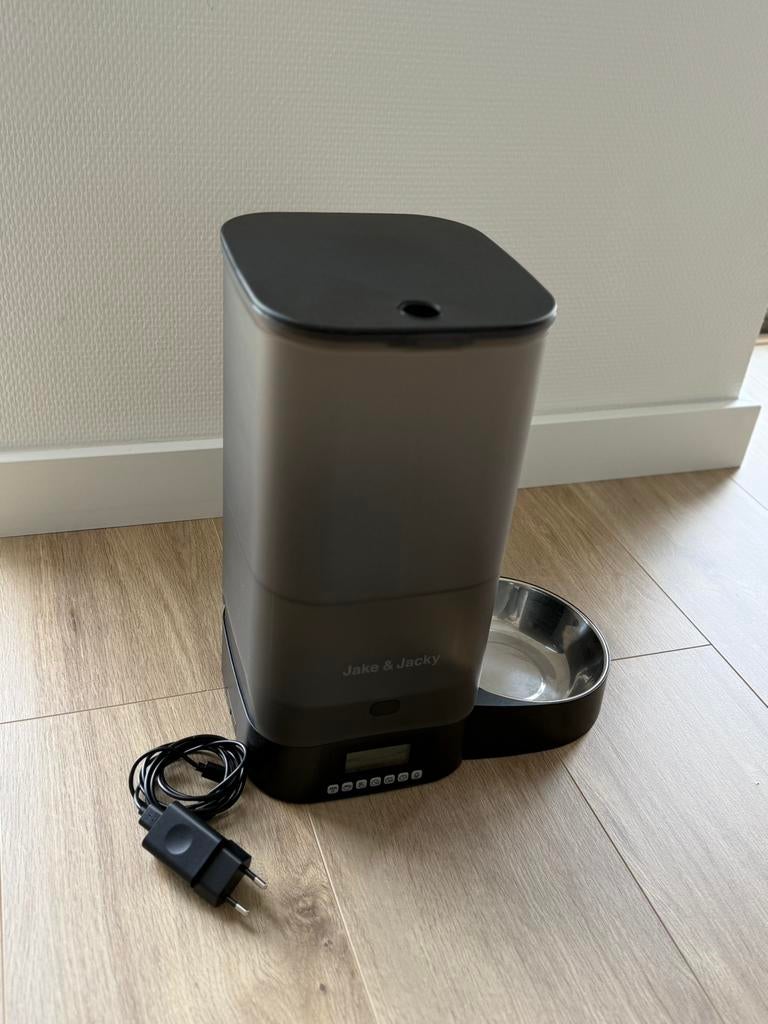 Jake & Jacky automatische voerbak voor kat en hond., Ophalen of Verzenden, Zo goed als nieuw